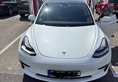 Tesla Model 3 Standard Reichweite Plus Hinterradantrieb