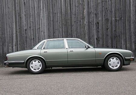 Jaguar XJ40 Soverein mit 2 Jahre Garantie