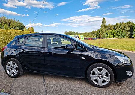 Opel Astra J Lim. 5-trg. Edition