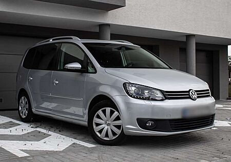 VW Touran Volkswagen 1.6 TDI DPF BlueMotion Technology DSG Comfortline