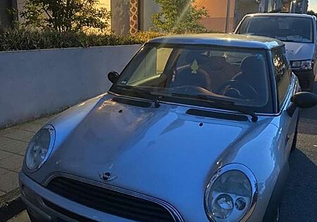 Mini ONE Sticker seitlich entfernt