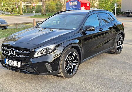 Mercedes-Benz GLA 220 GLA 4Matic 7G-DCT UrbanStyle Edition