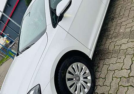 VW Golf Volkswagen 1.6 TDI SCR DSG Trendline