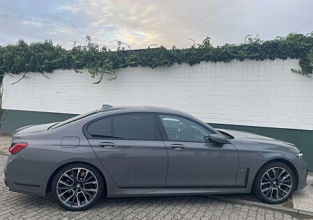 BMW 750i 750 xDrive Limousine M Sportpaket