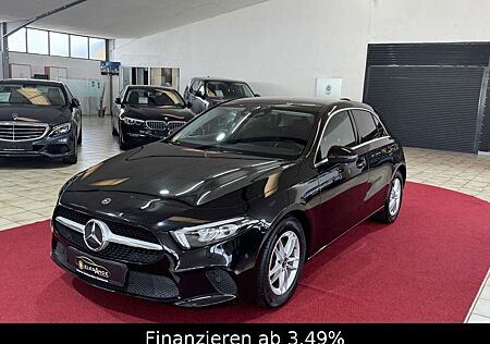 Mercedes-Benz A 200 d (Apple CarPlay)MBUX-LED