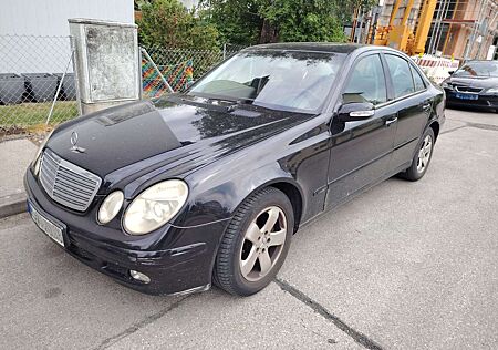 Mercedes-Benz 220