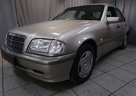 Mercedes-Benz C 180 1. HAND - KLIMA - SITZHEIZUNG-AUT,29990 km