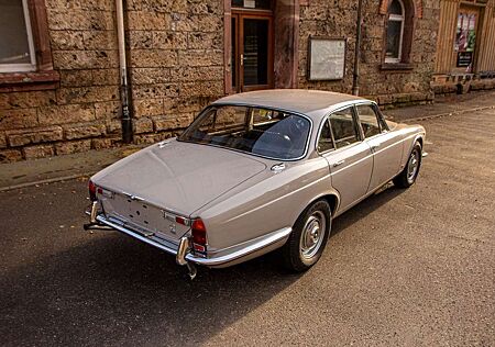 Jaguar XJ6