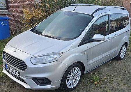 Ford Tourneo Courier 1.0 EcoBoost Titanium