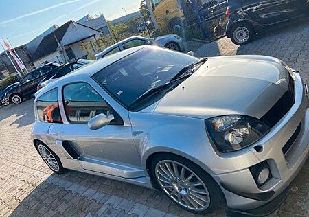 Renault Clio II V6 3.0 Sport Phase 2, nur 41t km