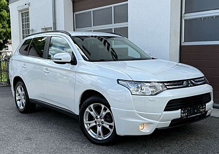 Mitsubishi Outlander Intense 4WD 7 SITZ*KEYLESS*XENON*AHK*