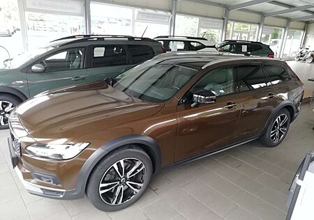Volvo V90 Cross Country 2.0 Diesel Pro B4 AWD /Standhzg./Leder/Met./AHK