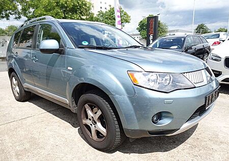 Mitsubishi Outlander 2.0 DI-D Intense 1 Hand+ Allrad+7 Sitz