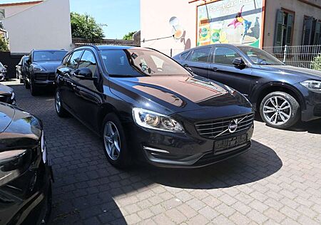 Volvo V60 Kombi Kinetic LED Leder Navi PDC AHK