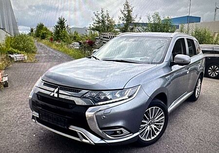 Mitsubishi Outlander PHEV Plus 4WD/Navi/Kamera/Automatik/
