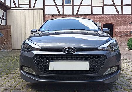 Hyundai i20 i20 1.4 Premium 6 Gang