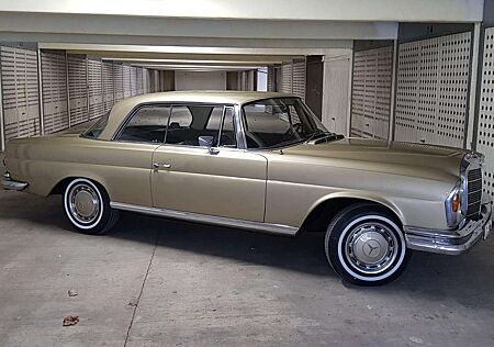 Mercedes-Benz 280 W111