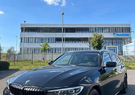 BMW 320 i T Aut. Luxury Line PANO LiveCockp