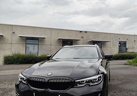BMW 320 i T Aut. Luxury Line PANO LiveCockp