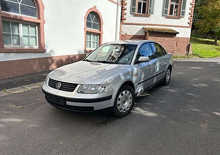 VW Passat Volkswagen 1.8 Comfortline B5 Limousine / Klima
