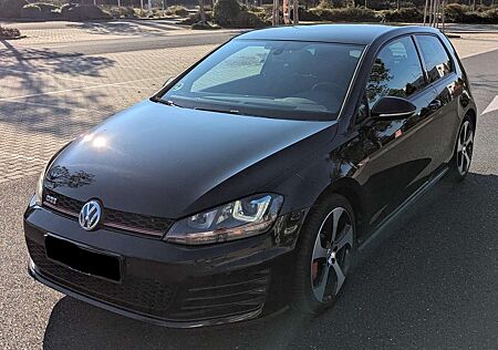 VW Golf GTI Volkswagen Performance BlueMotion Technology DSG