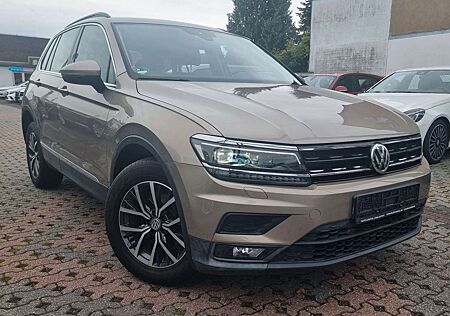 VW Tiguan Volkswagen Comfortline 4Motion-1.HD-85TKM-ACC-AHK