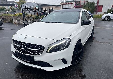 Mercedes-Benz A 200 7G URBAN Night-Paket Ambiente Panorama AHK LED