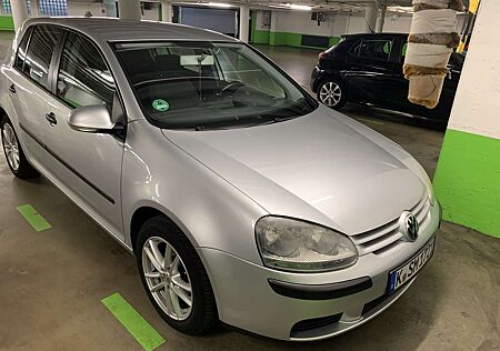 VW Golf Volkswagen 1.6 FSI Trendline