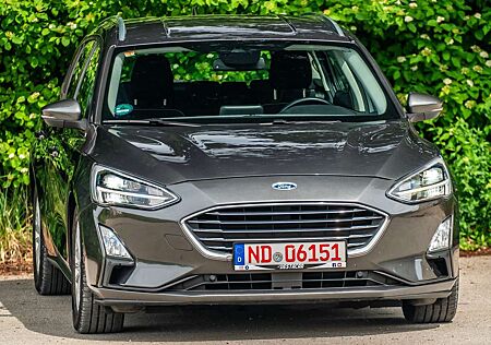 Ford Focus Titanium 1 HAND DISTRONIC LENKRADBEHEIZBAR