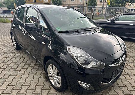 Hyundai ix20 1.6 Automatik / NAVI / AHK / KLIMAAUTOMATIK