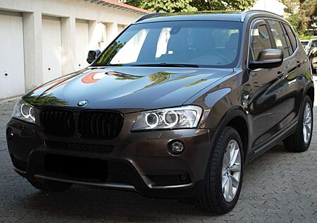 BMW X3 F25 x Drive 20d - SCHECKHEFT - GEPFLEGT