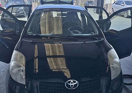 Toyota Yaris 1.0 linea luna