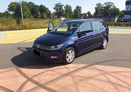 VW Touran Volkswagen Diesel 1.6 TDI SCR BlueMotion Technology Co