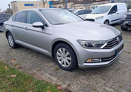 VW Passat Volkswagen Lim. Comfortline/ACC/Panodach/Keyless-Go