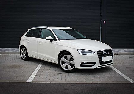 Audi A3 1.2 TFSI Sportback S tronic Attraction