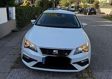 SEAT Leon Leon 2.0 TDI DSG - 184 PS - ACC - Navi - CarPlay - Teilleder - Scheckheftgepflegt