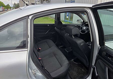 VW Passat Volkswagen Basis