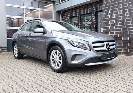 Mercedes-Benz GLA 200 GLA AHK schwenkbar/Bi-Xenon