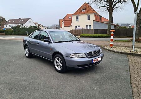 Audi A4 1.6 Rentnerfahrzeug Scheckheftgepflegt TÜV NEU!