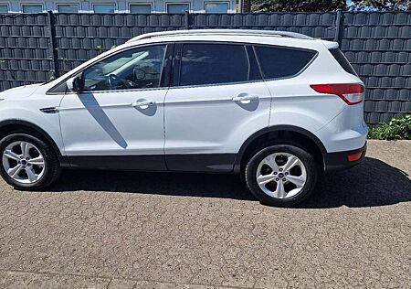 Ford Kuga 2,0 TDCi 4x4 110kW/ Navi, Sitzheizung