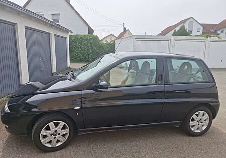 Lancia Ypsilon Cosmopolitan