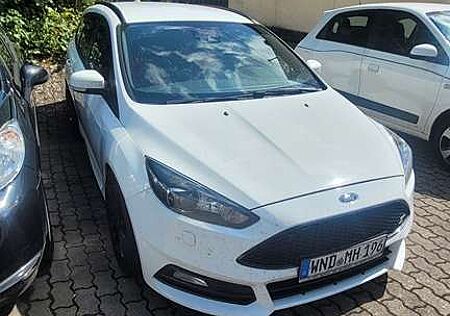 Ford Focus Turnier 2.0 TDCi ST mit Leder-Sport-Paket
