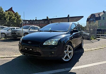 Ford Focus Turnier 1.8 TDCi Titanium*Xenon*TÜV&ServicENEU