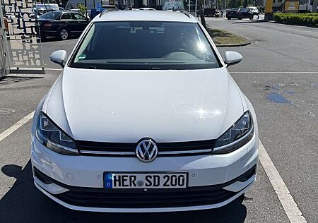 VW Golf Variant Volkswagen 1.6 TDI SCR DSG Trendline