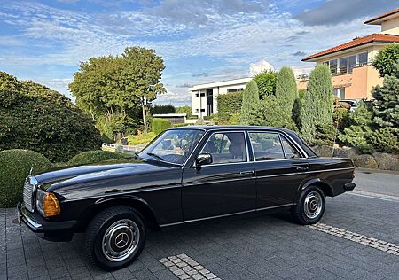 Mercedes-Benz 200 200D