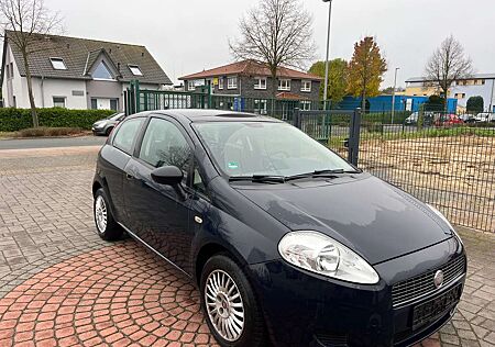 Fiat Grande Punto 1.2 8V PANORAMA+TÜV NEU+2.HAND