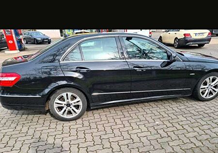 Mercedes-Benz E 200 CDI DPF BlueEFFICIENCY 7G-TRONIC Avantgarde
