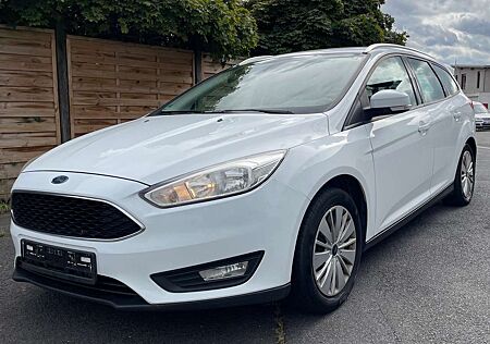 Ford Focus Trend*1.Hand*Euro-6*Anhänger*Tüv-Neu*Tip-Top