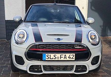Mini John Cooper Works Cabrio Sport-Aut.