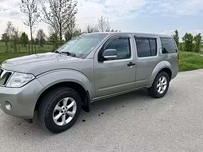 Nissan Pathfinder Pathfinder 2.5 dCi LE